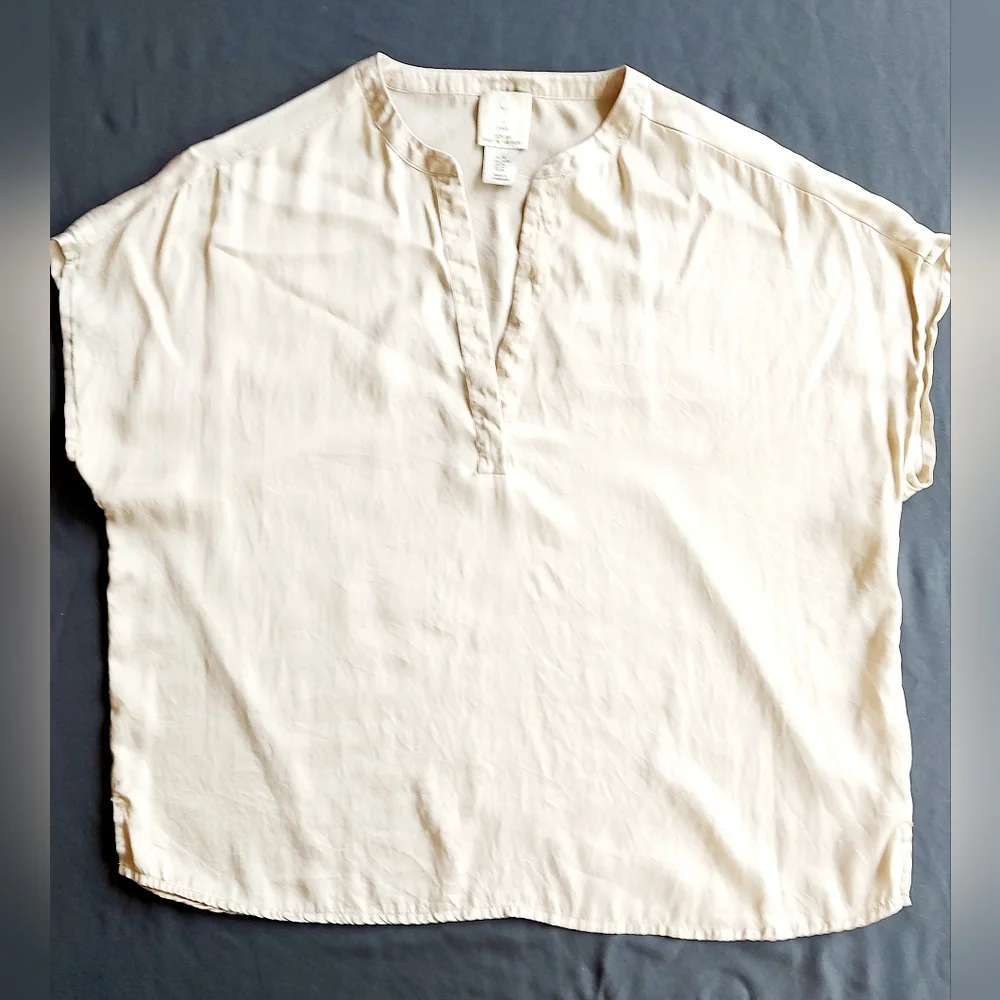 Women's blouse by the American brand Joie — 100% silk - Picture 3 of 9